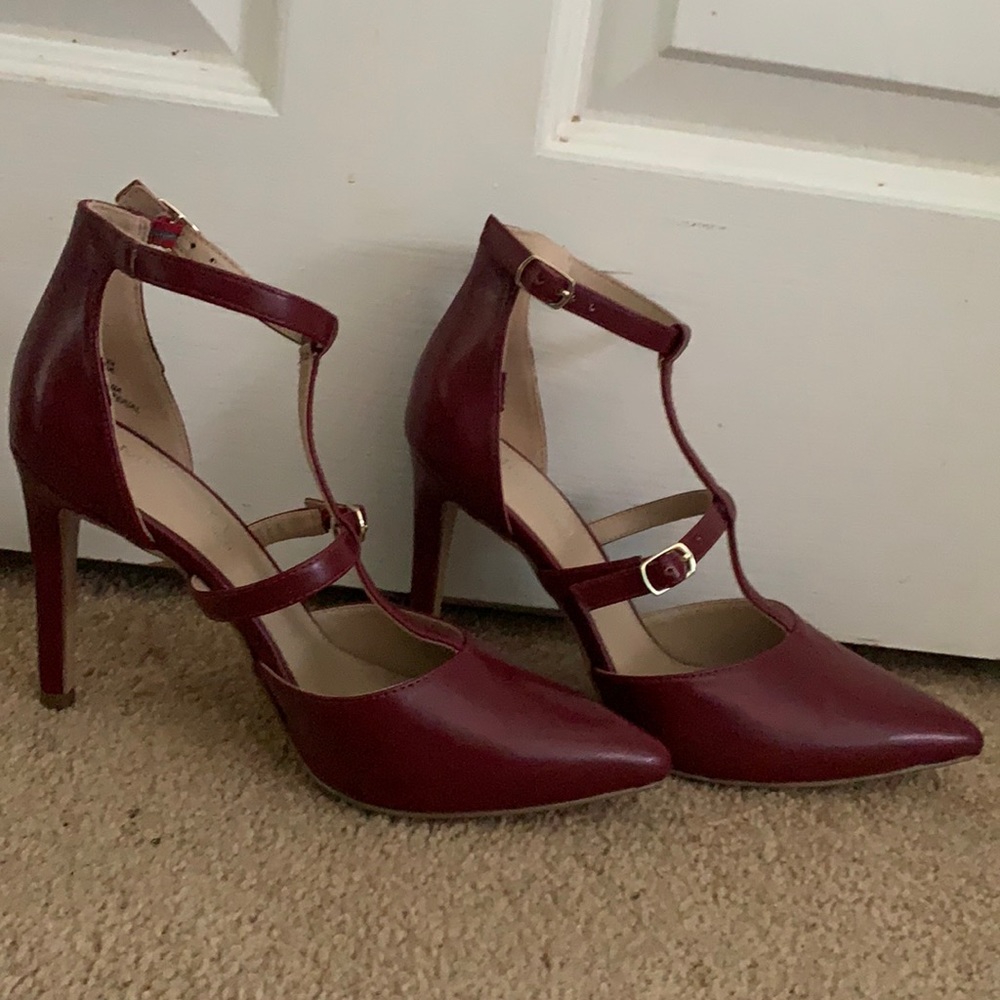 Red pumps